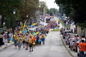 Kielce. Mieszkańcy miasta powitali uczestników 37. Pieszej Pielgrzymki Diecezji Kieleckiej na Jasną Górę / Karol Wójcik / Radio Kielce