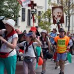 Kielce. Mieszkańcy miasta powitali uczestników 37. Pieszej Pielgrzymki Diecezji Kieleckiej na Jasną Górę / Karol Wójcik / Radio Kielce