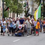 Kielce. Mieszkańcy miasta powitali uczestników 37. Pieszej Pielgrzymki Diecezji Kieleckiej na Jasną Górę / Karol Wójcik / Radio Kielce