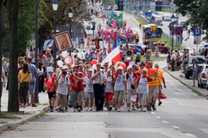 Kielce. Mieszkańcy miasta powitali uczestników 37. Pieszej Pielgrzymki Diecezji Kieleckiej na Jasną Górę / Karol Wójcik / Radio Kielce