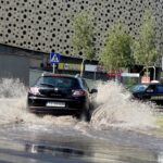 Kielce. Zalana jezdnia na skrzyżowaniu ulic Kaczorowskiego i Radiowej / Karol Żak / Radio Kielce