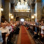 Kielce. Mieszkańcy miasta powitali uczestników 37. Pieszej Pielgrzymki Diecezji Kieleckiej na Jasną Górę. Mszy przewodniczył biskup kielecki - Jan Piotrowski / Karol Wójcik / Radio Kielce