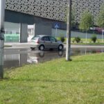 Kielce. Zalana jezdnia na skrzyżowaniu ulic Kaczorowskiego i Radiowej / Karol Żak / Radio Kielce