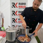 Śniadanie w ogrodzie. Potrawy przygotował Bartosz Herbuś, szef kuchni Karczmy - Izby Dobrego Smaku w Hucie Szklanej u stóp Świętego Krzyża / Kamil Król / Radio Kielce