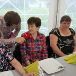 Śniadanie w ogrodzie. Potrawy przygotował Bartosz Herbuś, szef kuchni Karczmy - Izby Dobrego Smaku w Hucie Szklanej u stóp Świętego Krzyża / Kamil Król / Radio Kielce