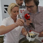 Śniadanie w ogrodzie. Potrawy przygotował Bartosz Herbuś, szef kuchni Karczmy - Izby Dobrego Smaku w Hucie Szklanej u stóp Świętego Krzyża / Kamil Król / Radio Kielce