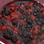 Śniadanie w ogrodzie. Potrawy przygotował Bartosz Herbuś, szef kuchni Karczmy - Izby Dobrego Smaku w Hucie Szklanej u stóp Świętego Krzyża / Kamil Król / Radio Kielce