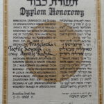 Dyplom Sprawiedliwych dla rodziny Kowalików / Jarosław Kubalski / Radio Kielce