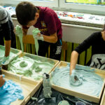 Projektu „Ojczyzny” realizowany przez Teatr Lalki i Aktora „Kubuś”. Artyści poprzez działania twórcze i pokazują polskie dziedzictwo historyczne integrując w ten sposób dzieci z różnych kręgów kulturowych / Mikołaj Walenczykowski