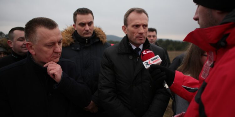 Interwencja: protestują, bo nie chcą kopalni / Piotr Michalski / Radio Kielce