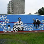 Mural autorstwa „Spóźnionych” spaja przeszłość z przyszłością. Na czterech grafikach są osoby reprezentujące najpopularniejsze zawody uprawiane w mieście / Anna Głąb / Radio Kielce