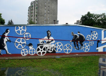 Mural autorstwa „Spóźnionych” spaja przeszłość z przyszłością. Na czterech grafikach są osoby reprezentujące najpopularniejsze zawody uprawiane w mieście / Anna Głąb / Radio Kielce
