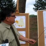 Starachowice. Konferencja ws. ataku kornika ostrozębnego. Na zdjęciu: doktor Marek Kamola - kierownik Zespołu Ochrony Lasu w Dyrekcji Lasów Państwowych w Radomiu / Anna Głąb / Radio Kielce