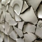 06.04.2016 Kielce. Dworzec PKS. Kawałki porcelany z Ćmielowa na ścianach. / Jarosław Kubalski / Radio Kielce