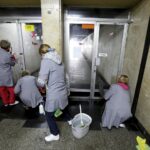 06.04.2016 Kielce. Dworzec PKS. Sprzątanie. / Jarosław Kubalski / Radio Kielce