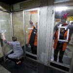 06.04.2016 Kielce. Dworzec PKS. Sprzątanie. / Jarosław Kubalski / Radio Kielce