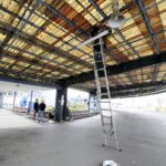 06.04.2016 Kielce. Dworzec PKS. Montowanie nowych lamp. / Jarosław Kubalski / Radio Kielce