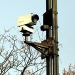 06.04.2016 Kielce. Dworzec PKS. Słup z zegarem, głośnikami i kamerą. / Jarosław Kubalski / Radio Kielce