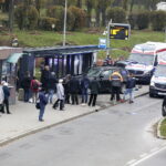 15.11.2017 Kielce. Wypadek na ulicy Grunwaldzkiej. Samochód wjechał w przystanek / Jarosław Kubalski / Radio Kielce