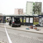 15.11.2017 Kielce. Wypadek na ulicy Grunwaldzkiej. Samochód wjechał w przystanek / Jarosław Kubalski / Radio Kielce