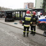 15.11.2017 Kielce. Wypadek na ulicy Grunwaldzkiej. Samochód wjechał w przystanek / Jarosław Kubalski / Radio Kielce