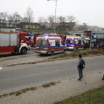 15.11.2017 Kielce. Wypadek na ulicy Grunwaldzkiej. Samochód wjechał w przystanek / Jarosław Kubalski / Radio Kielce