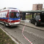 15.11.2017 Kielce. Wypadek na ulicy Grunwaldzkiej. Samochód wjechał w przystanek / Jarosław Kubalski / Radio Kielce