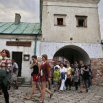 04.08.2018 Chęciny. Nocne zwiedzanie miasta / Jarosław Kubalski / Radio Kielce