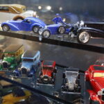 04.08.2018 Kielce. Muzeum Dialogu Kultur. Warsztaty familijne: Wakacyjne podróżowanie w czasie - po co prawo jazdy? Wystawa modeli pojazdów z kolekcji Sławoja Gwiazdowskiego / Jarosław Kubalski / Radio Kielce