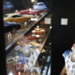 04.08.2018 Kielce. Muzeum Dialogu Kultur. Warsztaty familijne: Wakacyjne podróżowanie w czasie - po co prawo jazdy? Wystawa modeli pojazdów z kolekcji Sławoja Gwiazdowskiego / Jarosław Kubalski / Radio Kielce