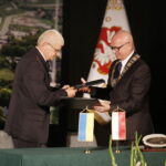 14.08.2018 Sandomierz. 80 lecie włączenia prawobrzeżnego Sandomierza w granice miasta. Odnowienie partnerstwa pomiędzy Sandomierzem i Ostrogiem na Ukrainie. Alexander Fedorovich Shiker, burmistrz Ostroga i Marek Bronkowski, burmistrz Sandomierza / Jarosław Kubalski / Radio Kielce