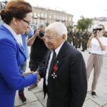 15.08.2018 Kielce. Święto Wojska Polskiego. Henryk Dłużewski, żołnierz AK z rąk wojewody Agaty Wojtyszek otrzymał Krzyż Oficerski Orderu Odrodzenia Polski / Jarosław Kubalski / Radio Kielce