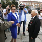 15.08.2018 Kielce. Święto Wojska Polskiego. Henryk Dłużewski, żołnierz AK z rąk wojewody Agaty Wojtyszek otrzymał Krzyż Oficerski Orderu Odrodzenia Polski / Jarosław Kubalski / Radio Kielce