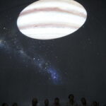 20.08.2018 Machocice Scholasteria. Mobilne planetarium Centrum Nauki Kopernik w szkole podstawowej / Jarosław Kubalski / Radio Kielce