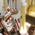 21.08.2018 Kielce. Kościół p.w Jana Chrzciciela. Poświęcenie odnowionego Sztandaru Koła Emerytów i Rencistów przy MPK / Jarosław Kubalski / Radio Kielce