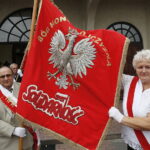 21.08.2018 Kielce. Kościół p.w Jana Chrzciciela. Poświęcenie odnowionego Sztandaru Koła Emerytów i Rencistów przy MPK / Jarosław Kubalski / Radio Kielce