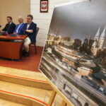 Podpisanie umowy na realizację zadania: przebudowa, rozbudowa i modernizacja istniejącego zespołu Dworca Autobusowego. Dariusz Blocher - Prezes Zarządu BUDIMEX S.A, Marian Sosnowski – Dyrektor Zarządu Transportu Miejskiego i Wojciech Lubawski – Prezydent Miasta Kielce / Jarosław Kubalski / Radio Kielce