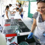 24.08.2018 Kielce. Warsztaty z linorytu na Rynku / Jarosław Kubalski / Radio Kielce