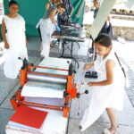 24.08.2018 Kielce. Warsztaty z linorytu na Rynku / Jarosław Kubalski / Radio Kielce