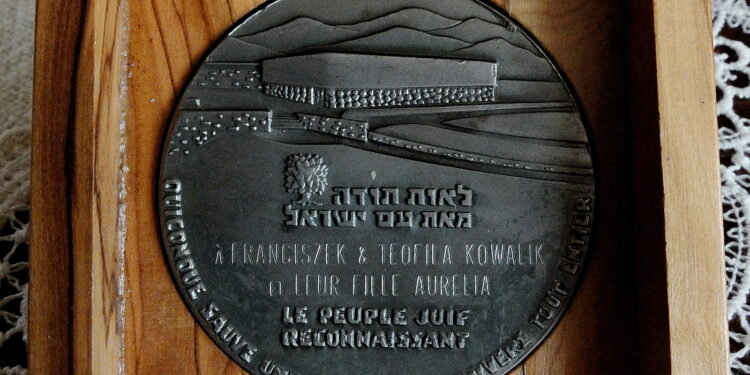 Medal Sprawiedliwych dla rodziny Kowalików / Jarosław Kubalski / Radio Kielce