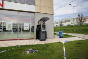 Bankomat przy Rossmanie na ulicy Jana Nowaka Jeziorańskiego / Marzena Mąkosa / Radio Kielce