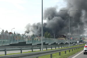Pożar hurtowni zniczy przy ulicy Ściegiennego / Marzena Mąkosa / Radio Kielce
