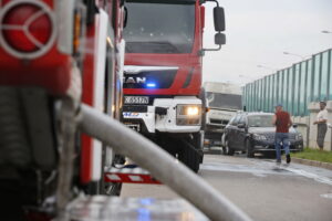 Pożar hurtowni zniczy przy ulicy Ściegiennego / Marzena Mąkosa / Radio Kielce