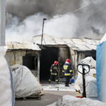 Pożar hurtowni zniczy przy ulicy Ściegiennego / Marzena Mąkosa / Radio Kielce