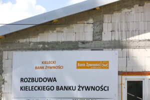 Rozbudowa Banku Żywności przy ulicy Chłopskiej na kieleckim Białogonie / Marzena Mąkosa / Radio Kielce