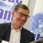 Przekazanie detektora gazowego Straży Miejskiej przez Wodociągi Kieleckie. Na zdjęciu: Henryk Milcarz - prezes Zarządu Wodociągów Kieleckich / Marzena Mąkosa / Radio Kielce