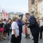 Lekcja śpiewania piosenek legionowych. Na zdjęciu: Jan Józef Kasprzyk - szef Urzędu do Spraw Kombatantów i Osób Represjonowanych / Marzena Mąkosa / Radio Kielce