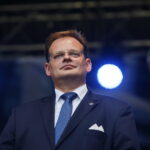 Lekcja śpiewania piosenek legionowych. Jan Józef Kasprzyk - szef Urzędu do Spraw Kombatantów i Osób Represjonowanych / Marzena Mąkosa / Radio Kielce