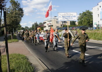 Uroczystości pod pomnikiem poległych i pomordowanych przez okupanta niemieckiego / Marzena Mąkosa / Radio Kielce