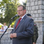 Uroczystości pod pomnikiem poległych i pomordowanych przez okupanta niemieckiego.  Jan Józef Kasprzyk - szef Urzędu do Spraw Kombatantów i Osób Represjonowanych / Marzena Mąkosa / Radio Kielce